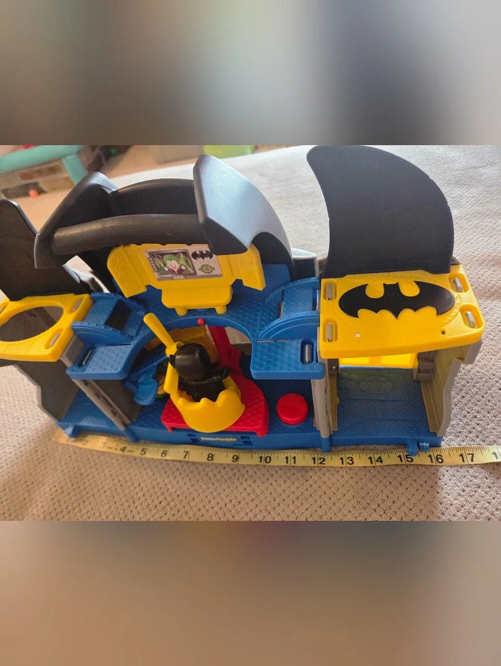 2019 Fisher-Price Little People DC Super Friends Batcave Playset Batman Robin